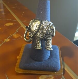 VINTAGE Gold Elephant RING